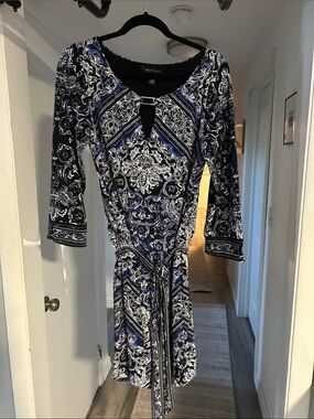 White House Black Market Jersey Tie waist Blue & White Printed Dress